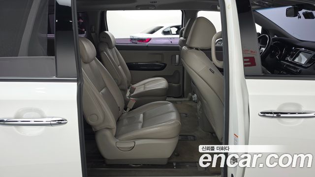 Kia Canival 2018 — photo 17