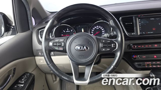 Kia Canival 2018 — photo 20