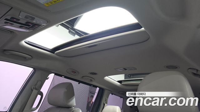 Kia Canival 2018 — photo 22