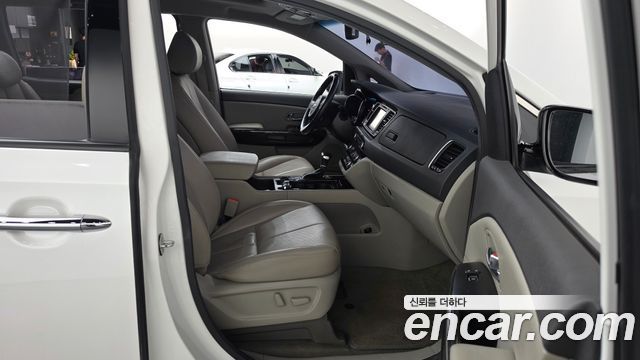Kia Canival 2018 — photo 16