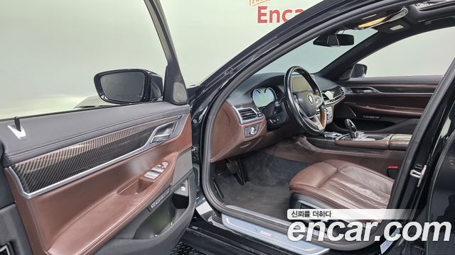 BMW 7-Series 2016 — photo 10