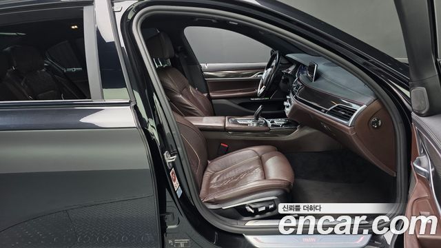 BMW 7-Series 2016 — photo 11