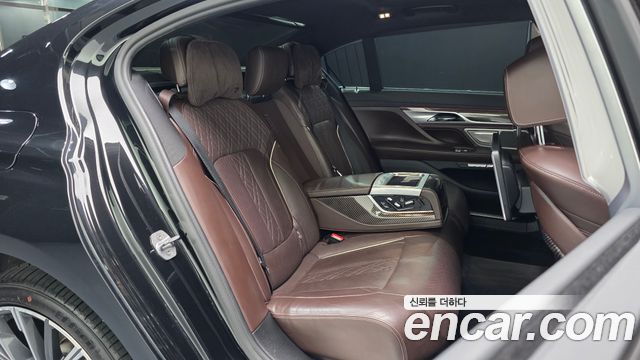 BMW 7-Series 2016 — photo 12