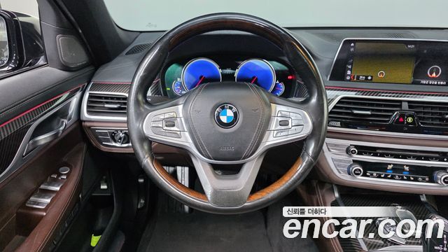 BMW 7-Series 2016 — photo 13