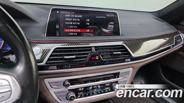 BMW 7-Series 2016 — photo 14