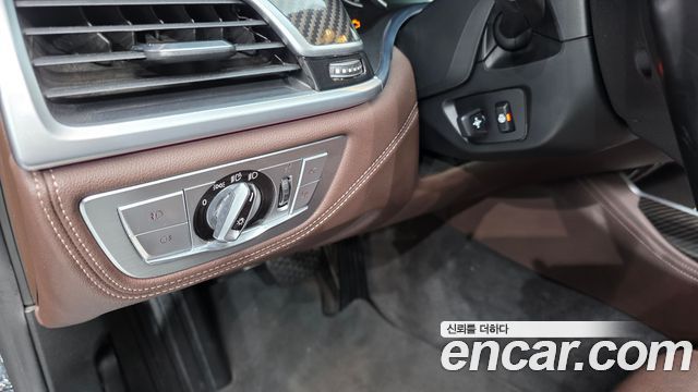BMW 7-Series 2016 — photo 16