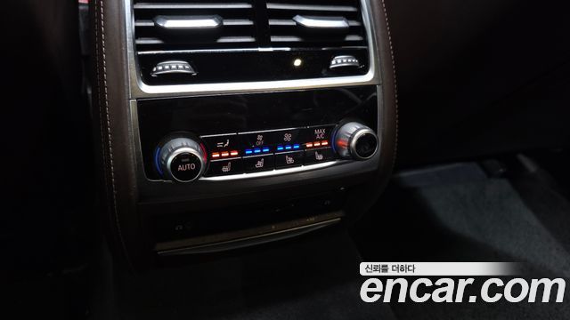BMW 7-Series 2016 — photo 17