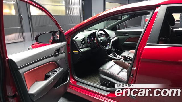 Hyundai AVANTE 2017 — photo 10