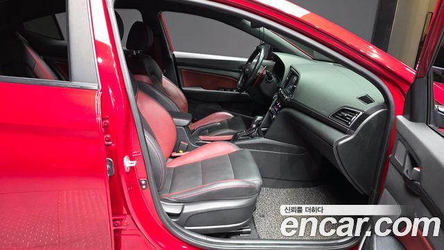 Hyundai AVANTE 2017 — photo 11