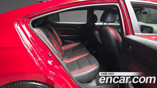 Hyundai AVANTE 2017 — photo 12