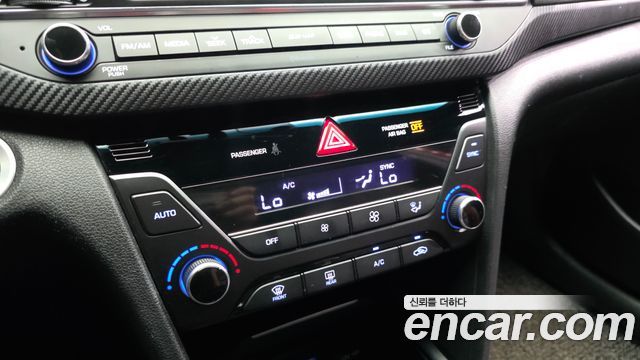 Hyundai AVANTE 2017 — photo 16