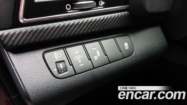 Hyundai AVANTE 2017 — photo 18