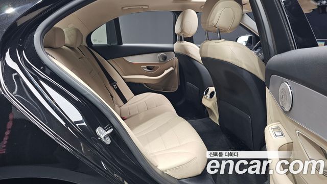 Mercedes-Benz C-Class 2017 — photo 17