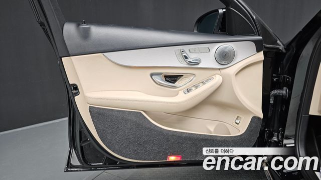 Mercedes-Benz C-Class 2017 — photo 14