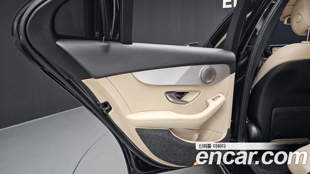 Mercedes-Benz C-Class 2017 — photo 15