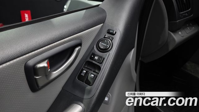 Hyundai Starex 2016 — photo 25