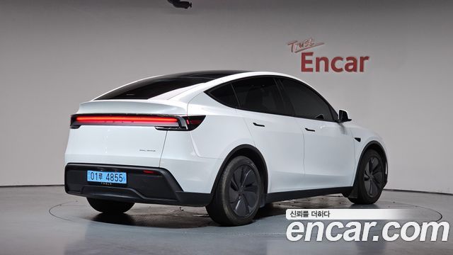 Tesla Model Y 2025 — photo 2