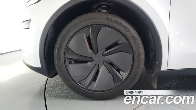 Tesla Model Y 2025 — photo 5
