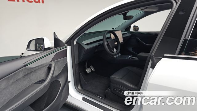 Tesla Model Y 2025 — photo 13