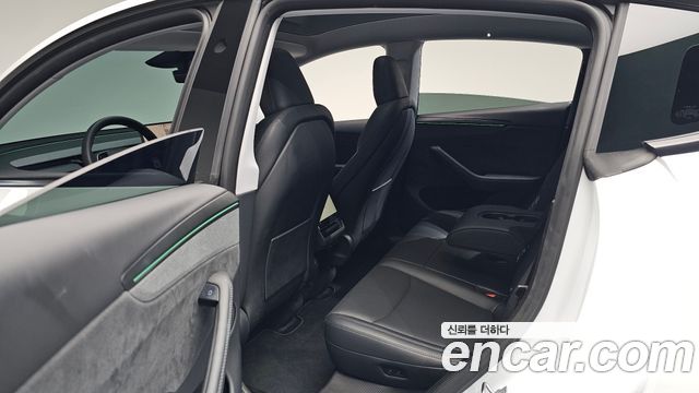 Tesla Model Y 2025 — photo 18