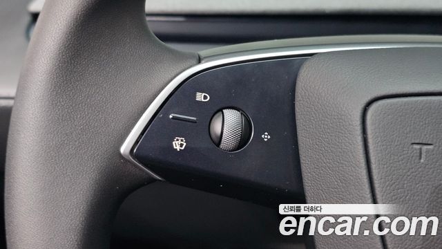 Tesla Model Y 2025 — photo 20