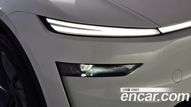 Tesla Model Y 2025 — photo 8