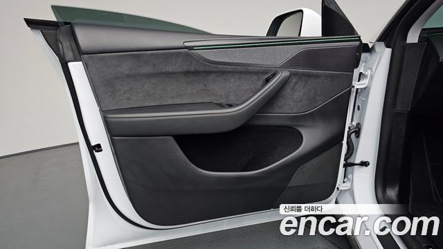Tesla Model Y 2025 — photo 14