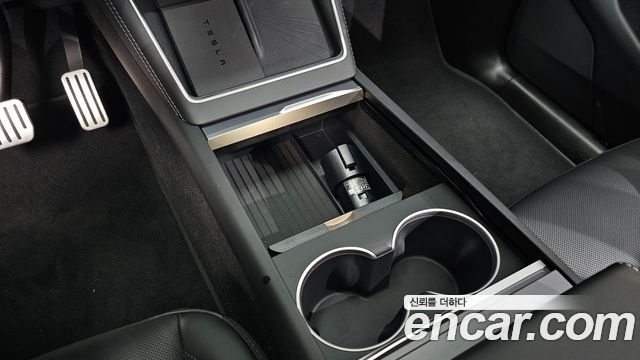 Tesla Model Y 2025 — photo 31