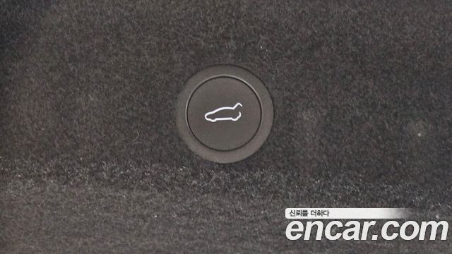 Tesla Model Y 2025 — photo 35