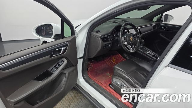 Porsche Macan 2018 — photo 10