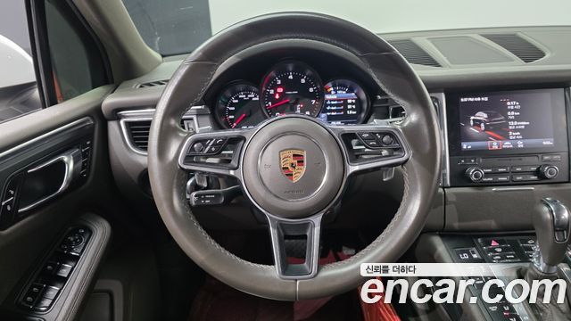 Porsche Macan 2018 — photo 14