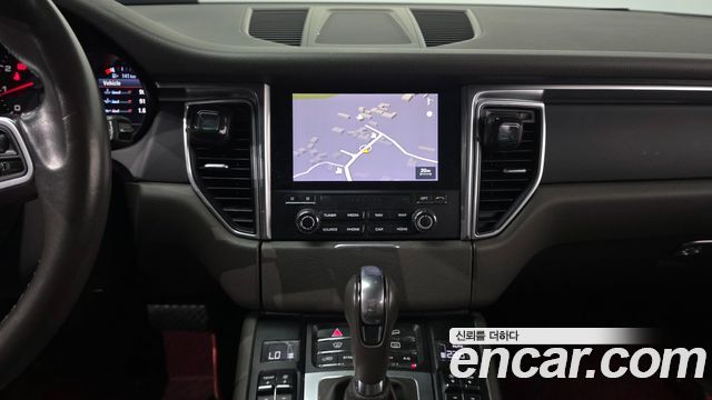 Porsche Macan 2018 — photo 15