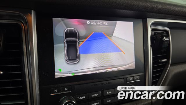 Porsche Macan 2018 — photo 16