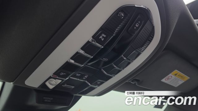 Porsche Macan 2018 — photo 17