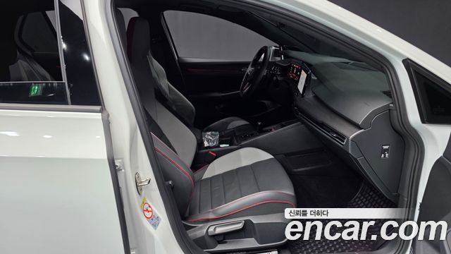 Volkswagen Golf 2023 — photo 17