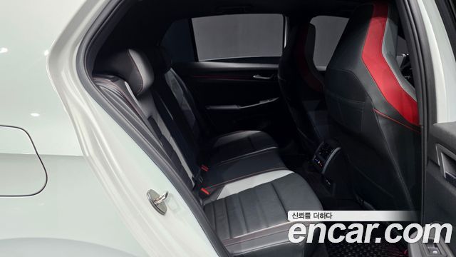 Volkswagen Golf 2023 — photo 18