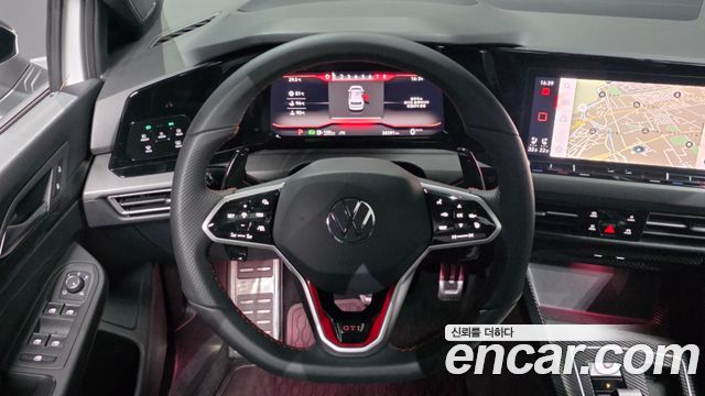 Volkswagen Golf 2023 — photo 19