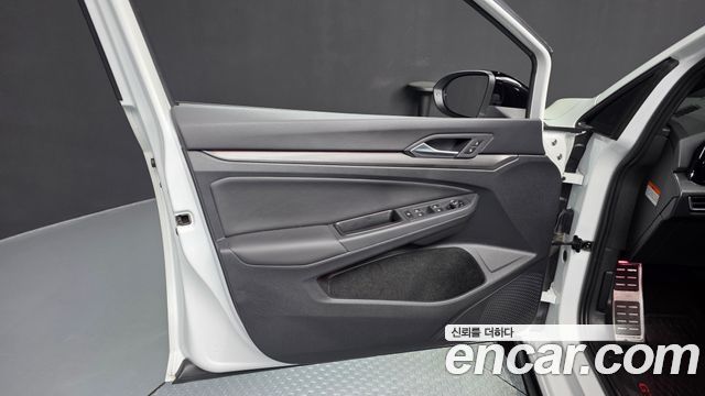 Volkswagen Golf 2023 — photo 14