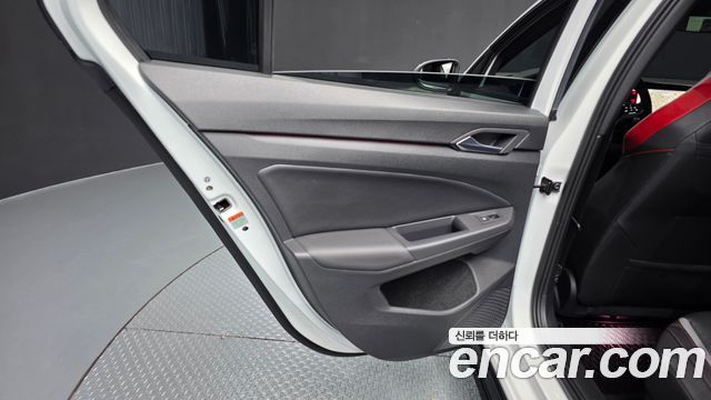 Volkswagen Golf 2023 — photo 15