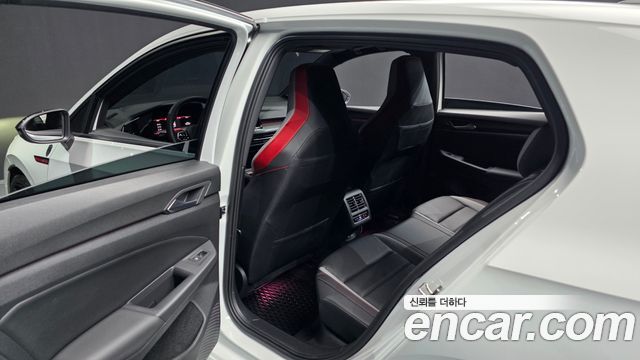 Volkswagen Golf 2023 — photo 16