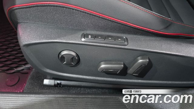 Volkswagen Golf 2023 — photo 31