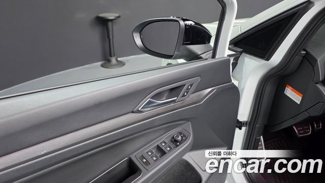 Volkswagen Golf 2023 — photo 32