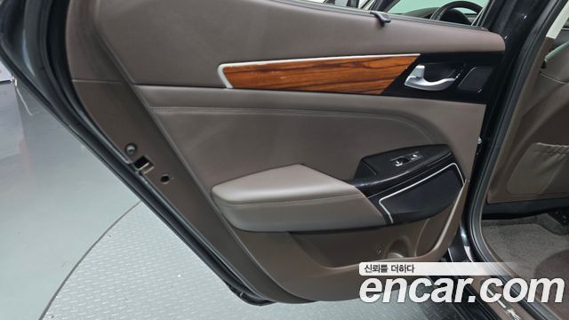 Kia K7 2017 — photo 15