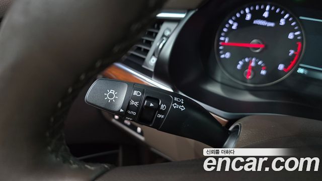 Kia K7 2017 — photo 30