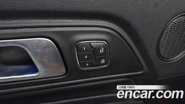 Ford Mustang 2019 — photo 24