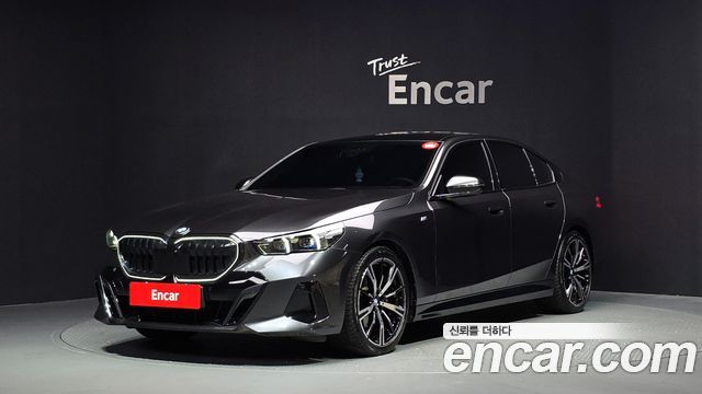 BMW 5-Series 2025 — photo 1