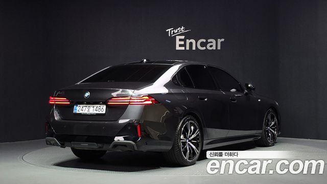 BMW 5-Series 2025 — photo 2