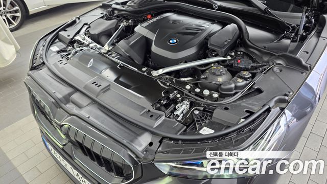 BMW 5-Series 2025 — photo 6