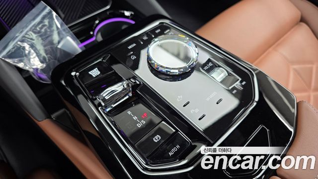 BMW 5-Series 2025 — photo 12