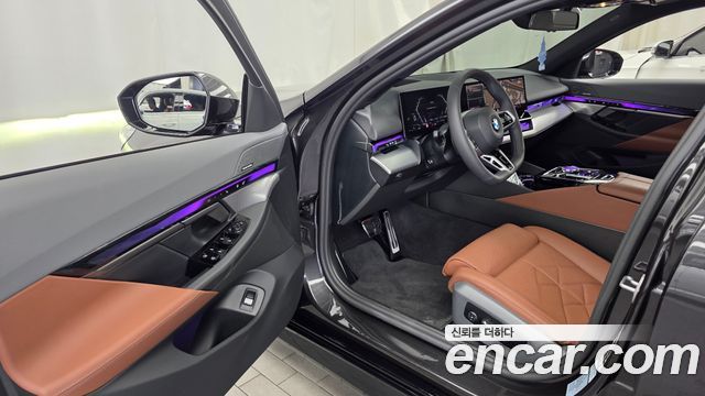 BMW 5-Series 2025 — photo 13